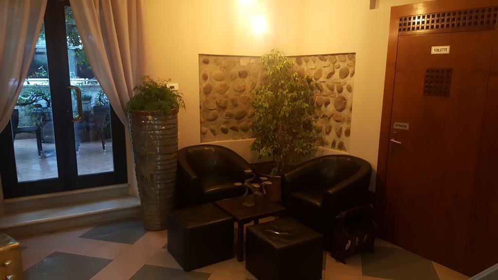 Boutique Hotel Corte Malaspina Кастельнуово-дель-Гарда Екстер'єр фото