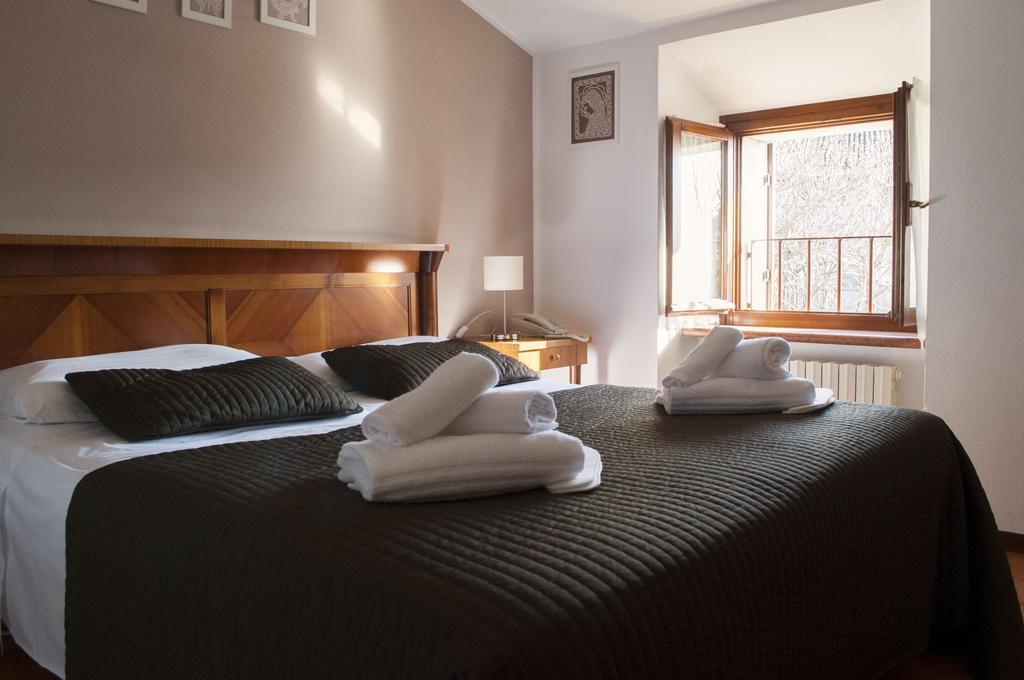 Boutique Hotel Corte Malaspina Кастельнуово-дель-Гарда Екстер'єр фото