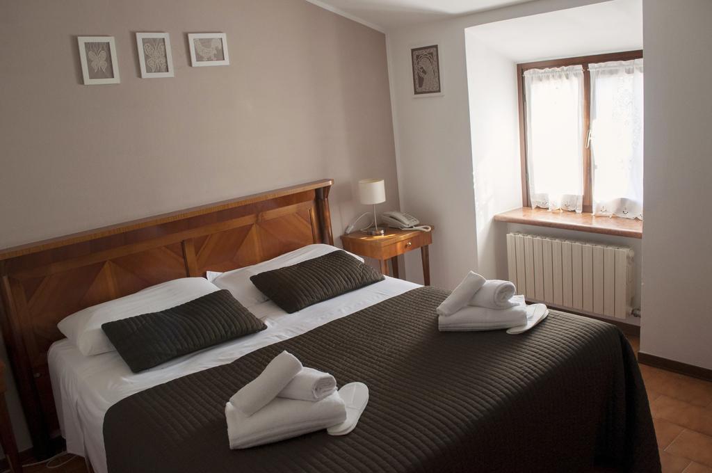 Boutique Hotel Corte Malaspina Кастельнуово-дель-Гарда Екстер'єр фото