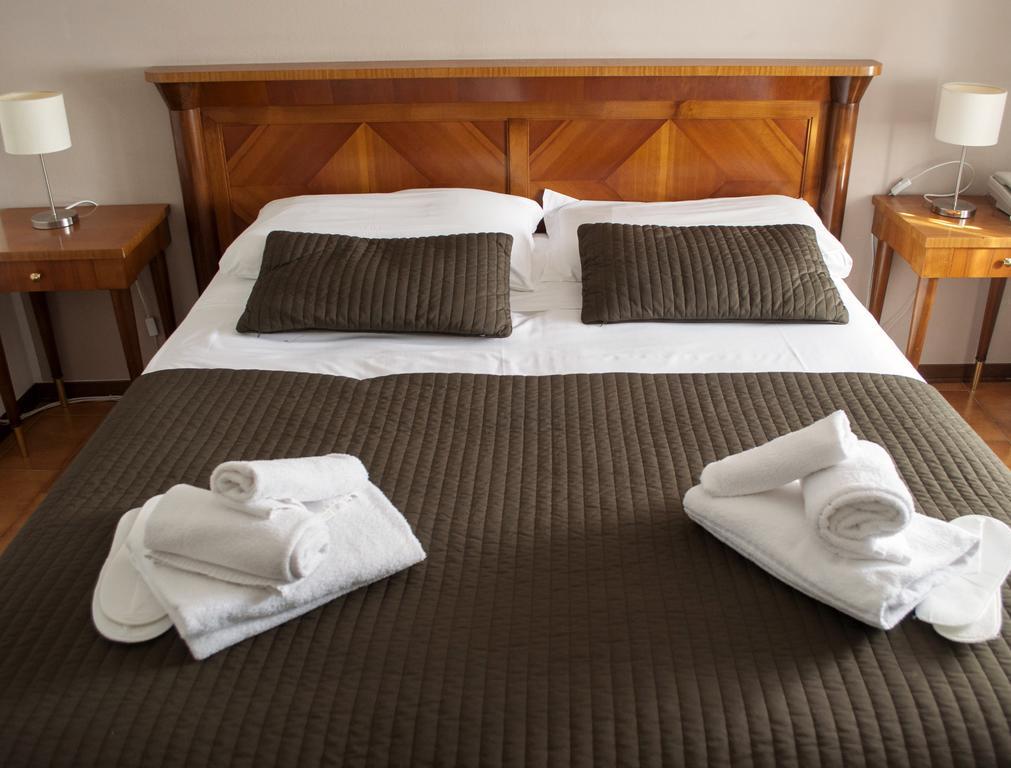 Boutique Hotel Corte Malaspina Кастельнуово-дель-Гарда Екстер'єр фото