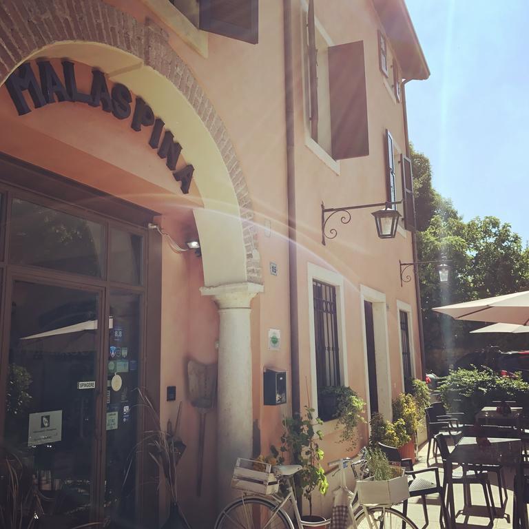 Boutique Hotel Corte Malaspina Кастельнуово-дель-Гарда Екстер'єр фото