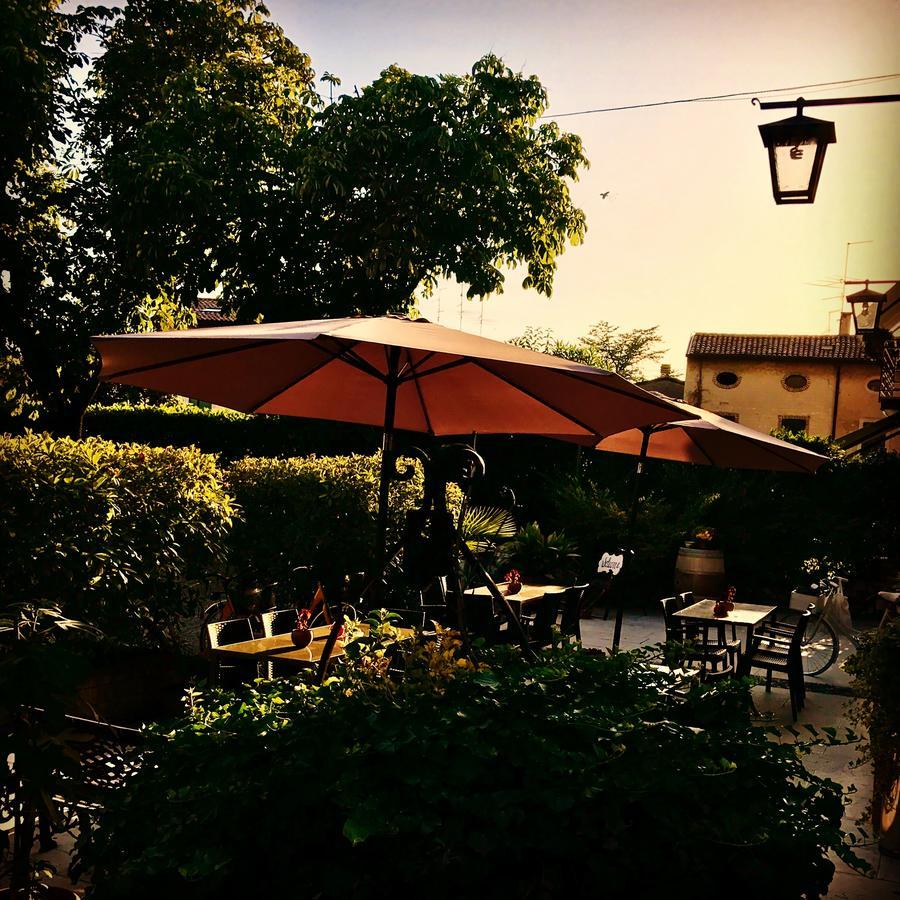 Boutique Hotel Corte Malaspina Кастельнуово-дель-Гарда Екстер'єр фото
