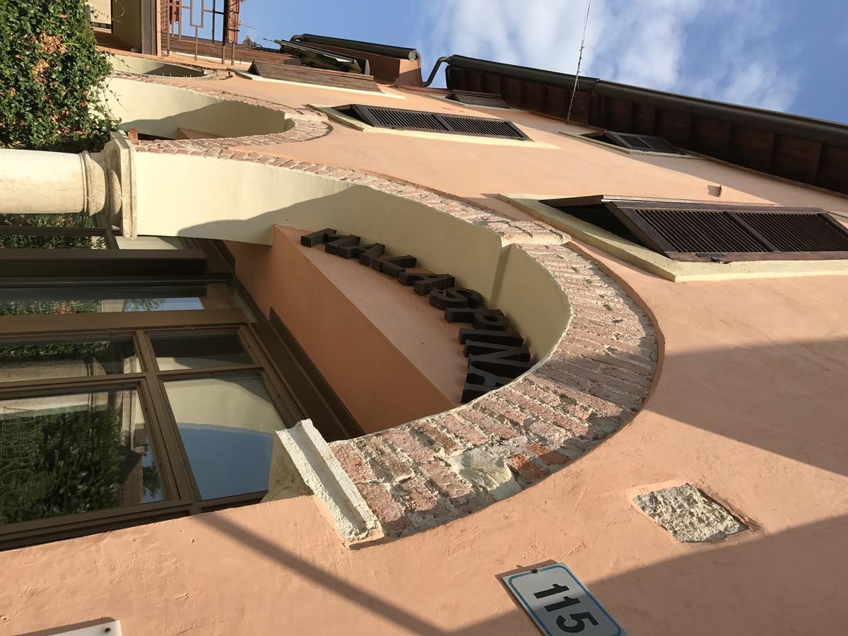 Boutique Hotel Corte Malaspina Кастельнуово-дель-Гарда Екстер'єр фото